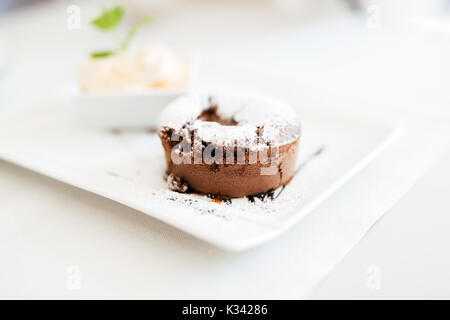 Schöne souffle und vannila Eis Stockfoto