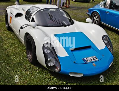 Porsche 910/8 Coupé, Carrera 10, an der historischen Auto Show Stockfoto