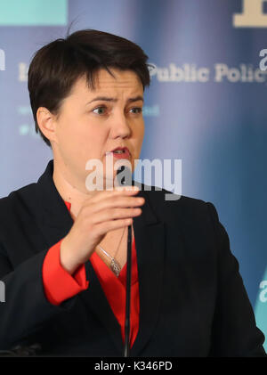 Der schottischen konservativen Parteivorsitzenden Ruth Davidson liefert eine Rede zu unabhängiger Think Tank IPPR (Institut für Public Policy Research) Schottland auf der Holyrood politische Richtung an der Spitze Grassmarket Hotel, Edinburgh. Stockfoto