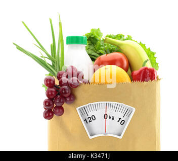Gesunde Ernährung. Frische Lebensmittel in einer Papiertüte Stockfoto