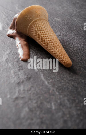 Schokolade schmelzen von Eis an einem heißen Sommertag Stockfoto