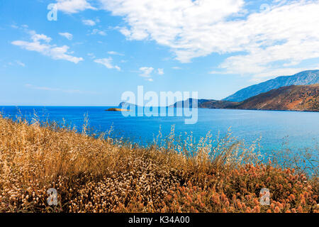 Blick auf die Bucht von Mirabello und die Insel Pseira, Sitia, Kreta, Griechenland Stockfoto