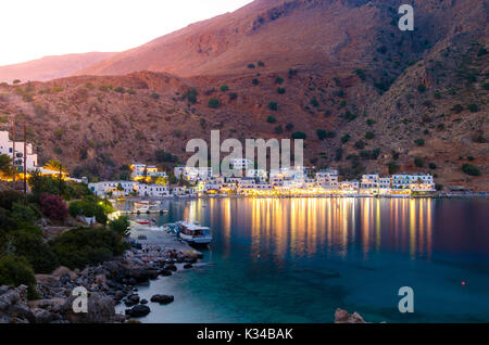 Die kleinen traditionellen Dorf Chora Sfakion, Sfakia, Chania, Kreta, Griechenland. Stockfoto