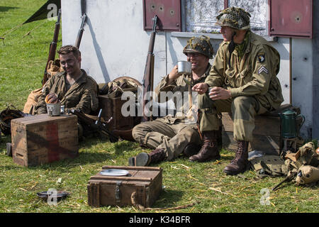 KENT, UK - 28. AUGUST 2017: Schauspieler, die sich als amerikanische Soldaten aus dem 2. Weltkrieg ausgeben, bei der Military Odyssey-Nachstellung in Detling, Kent. Stockfoto