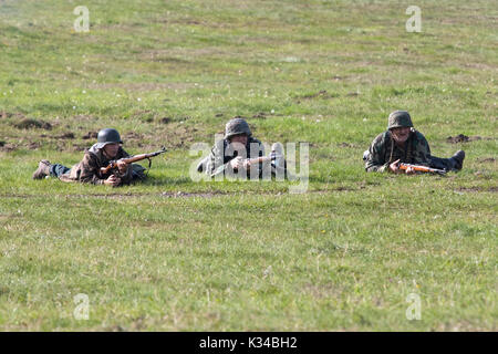 KENT, Großbritannien - 28. AUGUST 2017: Schauspieler, die sich als deutsche Soldaten aus dem 2. Weltkrieg ausgeben, bei der Military Odyssey Re-Enactment-Veranstaltung in Detling, Kent Stockfoto