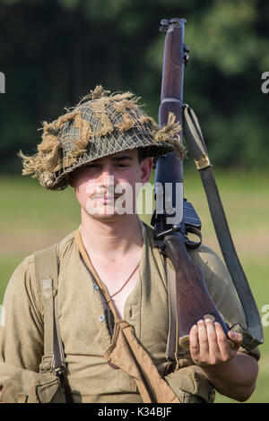Kent, Großbritannien - 28 August 2017: Schauspieler als britischer Soldat aus dem 2. Weltkrieg posiert, an der militärischen Odyssey Re-enactment Veranstaltung im detling, Kent, auf Stockfoto