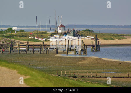 Strand mit Pier. verschiedene Strände Segelboote, Gezeiten Wattenmeer Stockfoto