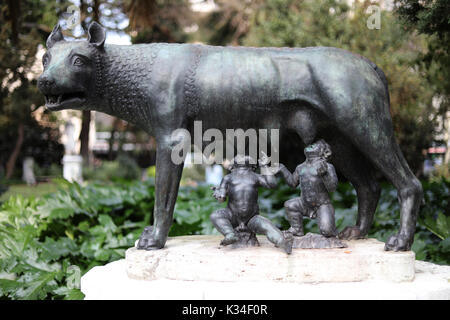 BOTANICO, BUENOS AIRES, ARGENTINIEN - September 2017 - der Kapitolinischen Wolf auf Romulus und Remus von der Wolf. Stockfoto