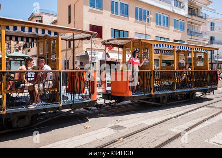 Sóller ist eine Stadt-, Hafen- und Gemeinde an der Westküste von Mallorca ist berühmt für seine Eisenbahn, auf den Balearischen Inseln in Spanien. Stockfoto