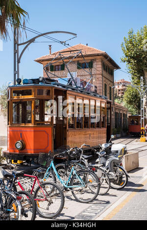 Sóller ist eine Stadt-, Hafen- und Gemeinde an der Westküste von Mallorca ist berühmt für seine Eisenbahn, auf den Balearischen Inseln in Spanien. Stockfoto