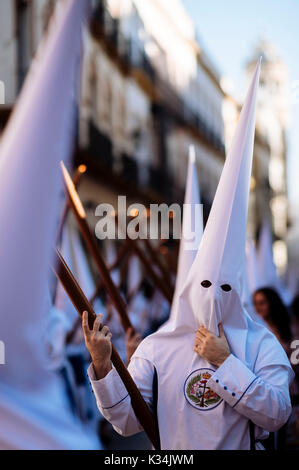 Büßer von 'Los Negritos ' Bruderschaft die Teilnahme an Prozessionen während der Semana Santa (Karwoche), Sevilla, Andalusien, Spanien Stockfoto