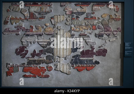 Brescia, Italien, 11. August 2017, alten römischen Mauer Mosaik in Museum der römischen Ruinen und Santa Giulia Stockfoto