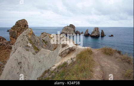 Kantabrien, Costa Quebrada, zerklüftete Landschaft um Liencres Stockfoto