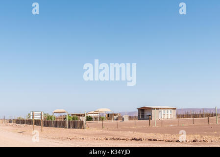 SPRINGBOKWASSER, NAMIBIA - 28. JUNI 2017: Camping und eine Waschung Block an Springbokwasser, am östlichen Tor des Skeleton Coast National P Stockfoto