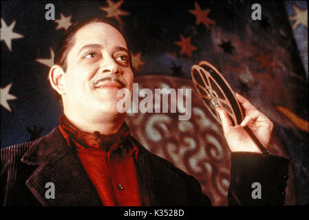 Die ADDAMS FAMILY RAUL JULIA Datum: 1991 Stockfoto