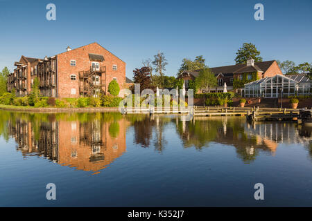 Die Lion Quays Hotel und Spa eine moderne Entwicklung mit eigener Marina für Boote auf dem Kanal Shropshire Union Canal in Gledrid Shropshire England Stockfoto