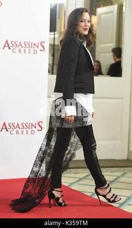 Foto muss Gutgeschrieben © Alpha Presse 079965 08/12/2016 Marion Cotillard Assassins Creed Fotoauftrag bei Claridges London. Stockfoto