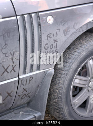 Foto muss Gutgeschrieben © Alpha Presse 066465 27/12/2016 Fans und trauernde Tribute legen als Denkmal außerhalb George Michael's Haus in Highgate, nördlich von London, der britische Sänger weg am Weihnachtstag 2016 übergeben. Stockfoto