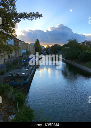 Foto muss Gutgeschrieben © Alpha Presse 066465 10/11/2016 Blick auf den Regent's Canal in Islington, London. Stockfoto