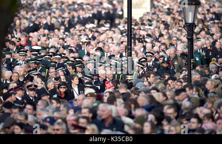 Foto muss Gutgeschrieben © Alpha Presse 079965 13/11/2016 Erinnerung Sonntag Service am Ehrenmal in Whitehall, London. Stockfoto