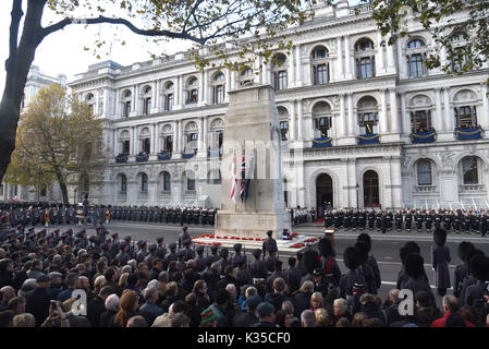 Foto muss Gutgeschrieben © Alpha Presse 079965 13/11/2016 Erinnerung Sonntag Service am Ehrenmal in Whitehall, London. Stockfoto