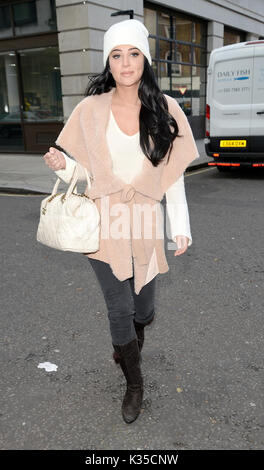 Foto © gutgeschrieben werden Alpha Presse 078237 18/11/2016 Tulisa Contostavlos verlassen Radio One Studios London Stockfoto