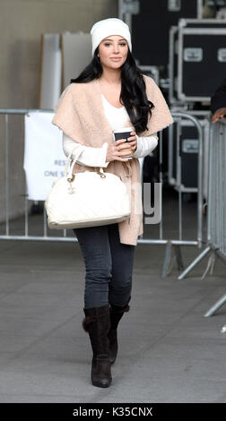 Foto © gutgeschrieben werden Alpha Presse 078237 18/11/2016 Tulisa Contostavlos verlassen Radio One Studios London Stockfoto