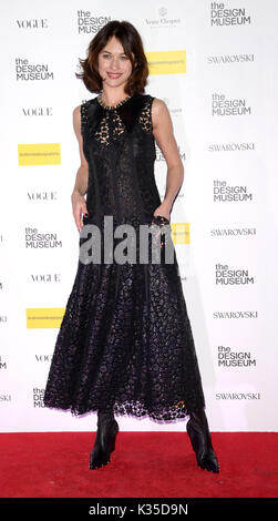 Foto muss Gutgeschrieben © Alpha Presse 078237 22/11/2016 Olga Kurylenko im Design Museum VIP LAUNCH in London. Stockfoto