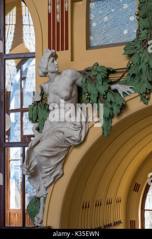 Prag. Der Tschechischen Republik. Interieur im Jugendstil der Prager Hauptbahnhof Praha Hlavní nádraží, entworfen von tschechischen Architekten Josef Fanta 1901-1909. Stockfoto