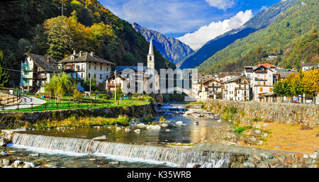 Schöne Lillianes Dorf, Valle d'Aosta, Italien. Stockfoto