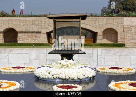 Delhi, Indien. Die Raj Ghat ist eine Gedenkstätte für Mahatma Gandhi gewidmet. Stockfoto