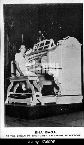 ENA BAGA Kino Organist an der Orgel der Turm Ballsaal, Blackpool Stockfoto