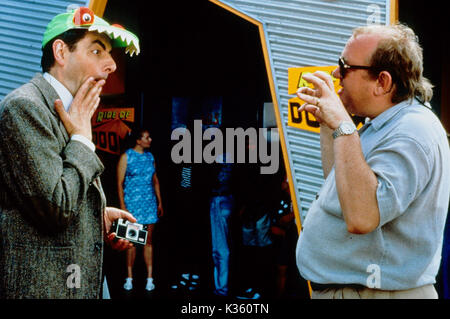 BEAN ROWAN ATKINSON MIT DIRECTOR MEL SMITH EIN ARBEITSTITEL PRODUKTION BEAN ROWAN ATKINSON, DIRECTOR MEL SMITH Datum: 1997 Stockfoto