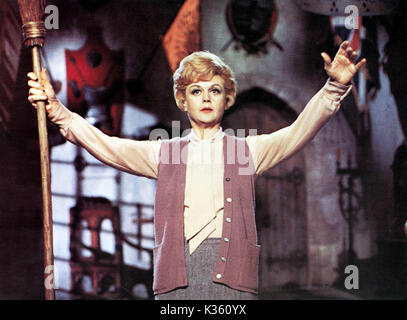 BROOMSTICKS BEDKNOBS und Angela Lansbury Datum: 1971 Stockfoto
