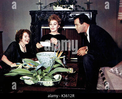 GLOCKE, BUCH UND KERZE ELSA LANCHESTER, KIM NOVAK UND JACK LEMMON EIN COLUMBIA BILDERBUCH, BUCH UND KERZE ELSA LANCHESTER, KIM NOVAK, JACK LEMMON Datum: 1958 Stockfoto