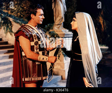 CLEOPATRA RICHARD BURTON UND ELIZABETH TAYLOR EIN FILM AUS DEM 20. JAHRHUNDERT CLEOPATRA RICHARD BURTON, ELIZABETH TAYLOR Datum: 1963 Stockfoto