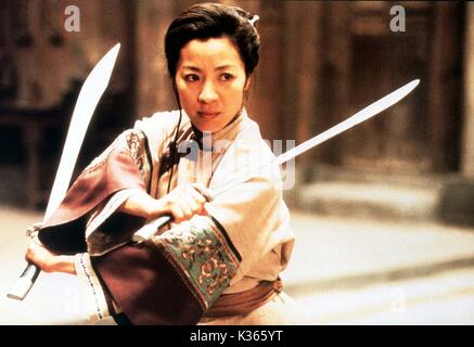 CROUCHING TIGER HIDDEN DRAGON Michelle Yeoh Crouching Tiger, Hidden Dragon Datum: 2001 Stockfoto