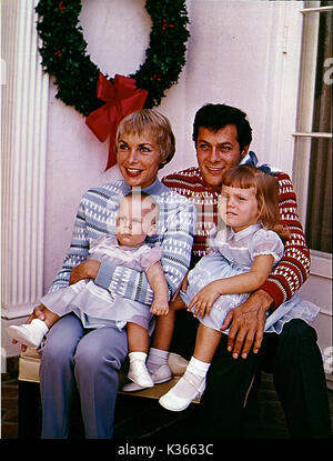 JANET LEIGH, Tony Curtis UND FAMILIE UNTEN LINKS, Jamie Lee Curtis, UNTEN RECHTS, KELLY CURTIS Stockfoto