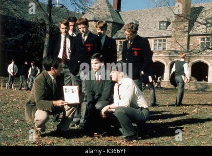 DEAD POETS SOCIETY ROBIN WILLIAMS, ROBERT SEAN LEONARD (Mitte) Dead Poets Society Robin Williams, ROBERT SEAN LEONARD Datum: 1989 Stockfoto