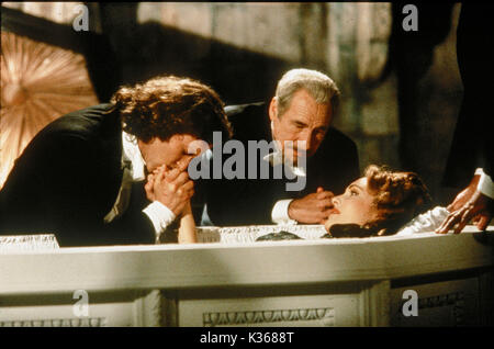 DRACULA DEAD AND LOVING IT STEVEN WEBER, LEFT, MEL BROOKS, RIGHT AMY YASBECK FILM RELEASE VON CASTLEROCK ENTERTAINMENT DRACULA DEAD AND LOVING IT STEVEN WEBER, LEFT, MEL BROOKS, RIGHT AMY YASBECK FILM RELEASE VON CASTLEROCK ENTERTAINMENT Datum: 1995 Stockfoto