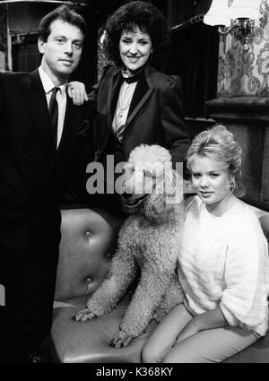 EASTENDERS [BBC] LESLIE GRANTHAM, ANITA DOBSON, LETITIA DEAN UND "roly' Stockfoto