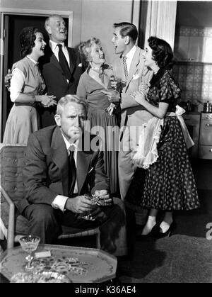 Der Vater wenig Dividende (US 1951) L-R, Joan Bennett, MORONI OLSEN, Spencer Tracy, BILLIE BURKE, DON TAYLOR, Elizabeth Taylor Stockfoto