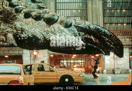 GODZILLA COPYRIGHT: TRISTAR PICTURES INC HANK AZARIA Datum: 1998 Stockfoto