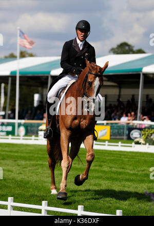 Stamford, Großbritannien. 01 Sep, 2017. 1. September 2017. Andrew Nicholson (NZL) Reiten Dressur Nereo während der Phase der Land Rover Burghley Horse Trials 2017, Stamford, Vereinigtes Königreich. Credit: Jonathan Clarke/Alamy leben Nachrichten Stockfoto