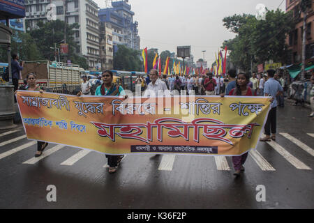 Kolkata, Indien. 01 Sep, 2017. Kolkata, Indien, 01. September 2017. Linkspartei Arbeitnehmer Anzeige ein Poster in einer anti-imperialistischen Rallye. Credit: Sudip Maiti/Alamy leben Nachrichten Stockfoto