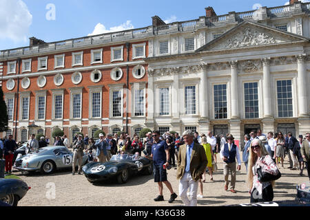 London, 1. September, 2017. Concours von Eleganz besitzer Tag in Hampton Court Palace host einige der seltensten Autos der Welt. Von patron SEINE KÖNIGLICHE HOHEIT Prinz Michael von Kent besuchte. Credit: Expo Foto/Alamy leben Nachrichten Stockfoto