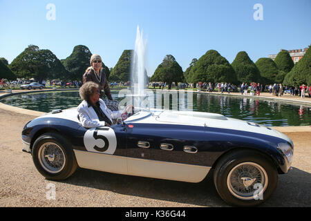 London, 1. September, 2017. Concours von Eleganz besitzer Tag in Hampton Court Palace host einige der seltensten Autos der Welt. Von patron SEINE KÖNIGLICHE HOHEIT Prinz Michael von Kent besuchte. Credit: Expo Foto/Alamy leben Nachrichten Stockfoto