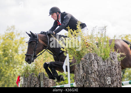 Gijon, Spanien. 1. Sep 2017. Jur Vrieling (Niederlande) mit Silverstras während der Pferderennen Springreiten der CSIO Gijon in Las Mestas Center am 1. September 2017 in Gijon, Spanien. Quelle: David Gato/Alamy leben Nachrichten Stockfoto