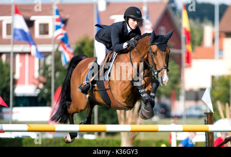 Gijon, Spanien. 1. Sep 2017. Rebecca Mcgoldrick (Kanada) mit Duco während der Pferderennen Springreiten der CSIO Gijon in Las Mestas Center am 1. September 2017 in Gijon, Spanien. Quelle: David Gato/Alamy leben Nachrichten Stockfoto