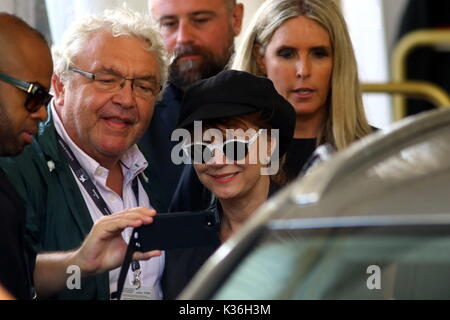 Venedig, Italien. 1. September 2017. Susan Sarandon ist während der 74. Internationalen Filmfestspielen von Venedig am Lido von Venedig am 1. September 2017 gesehen. Quelle: Andrea Spinelli/Alamy leben Nachrichten Stockfoto